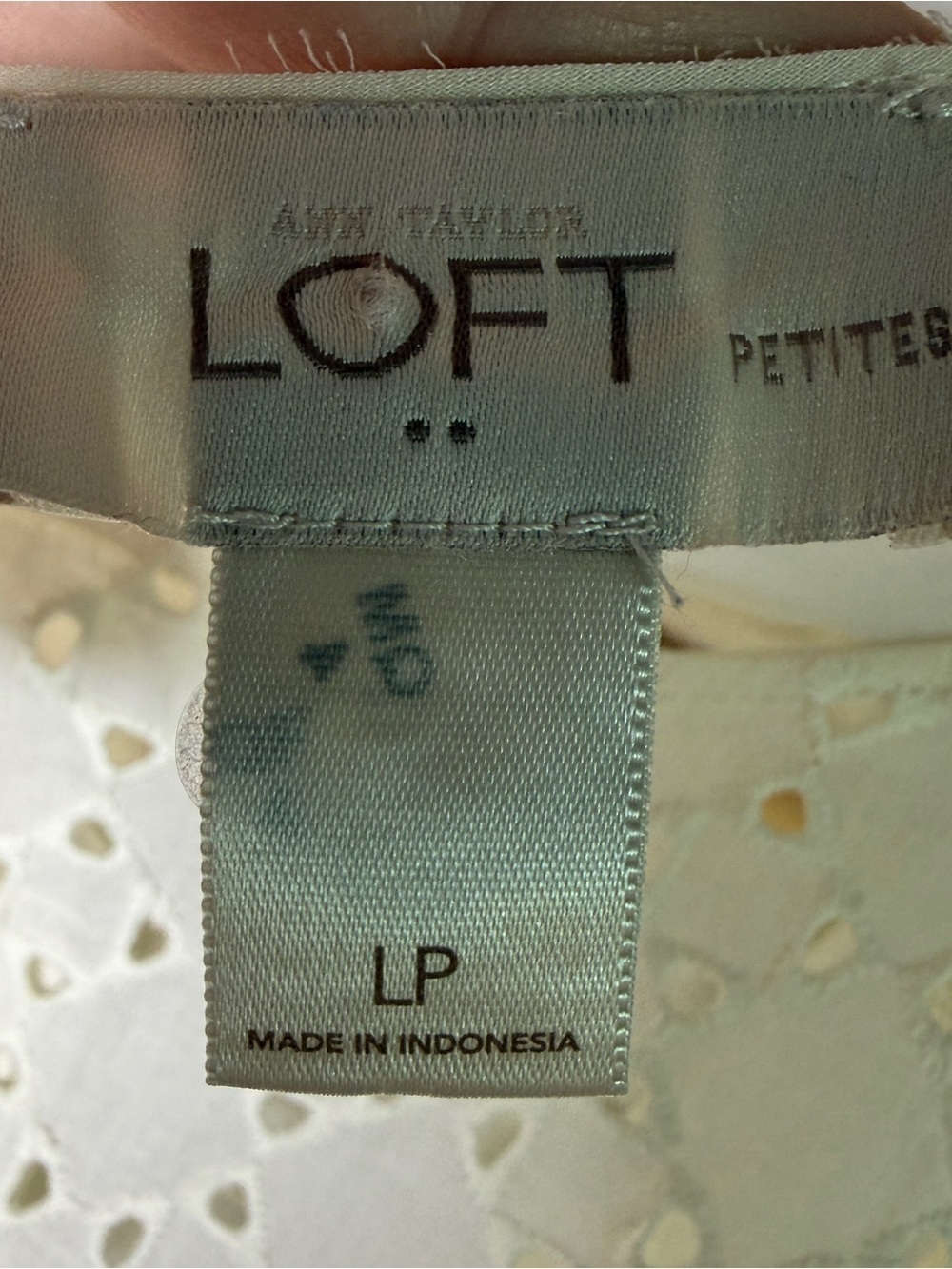 LOFT Petites Eyelet Tank Top Quiet Luxury Cream Cottagecore Size LP - Picture 3 of 6
